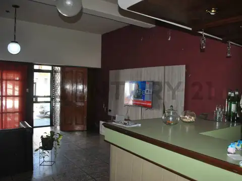 Casa 5 ambientes con 2 baños
