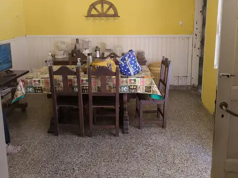 Casa 4 ambientes con 1 baño