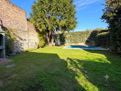 VENTA CASA 4AMB+LOCAL COMERCIAL/PILETA VILLA TESEI