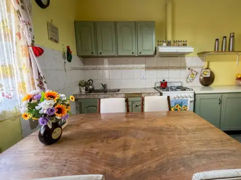 Casa en Venta con 3 cocheras