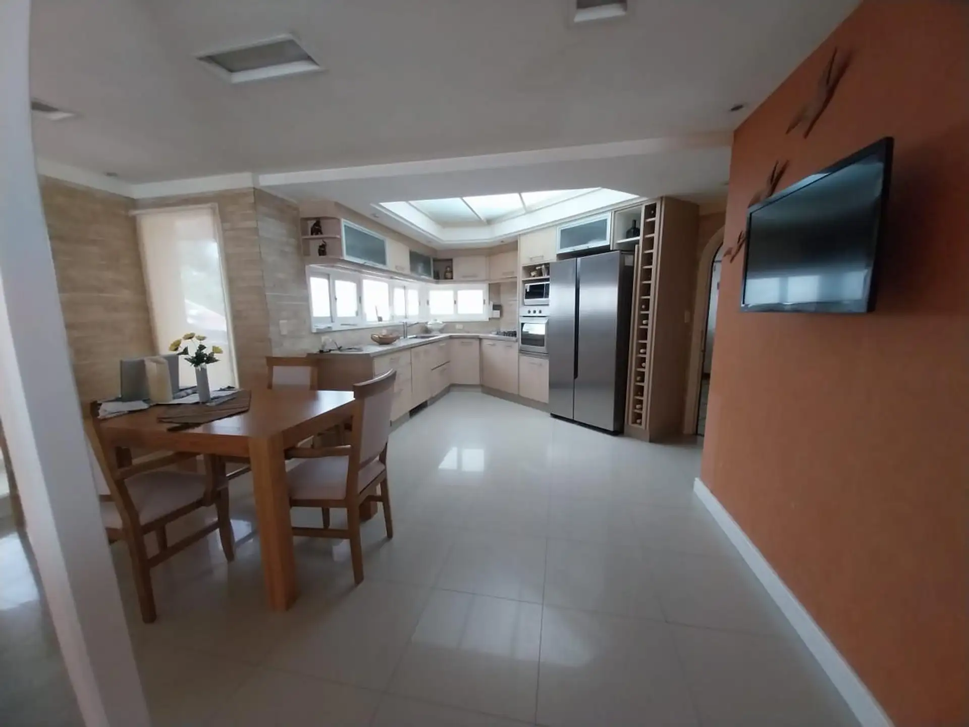 VENTA CASA 5 AMB CON PARQUE Y PISCINA