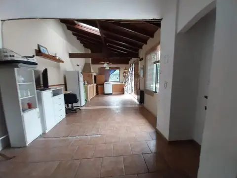 VENTA CASA 5 AMB CON PARQUE Y PISCINA