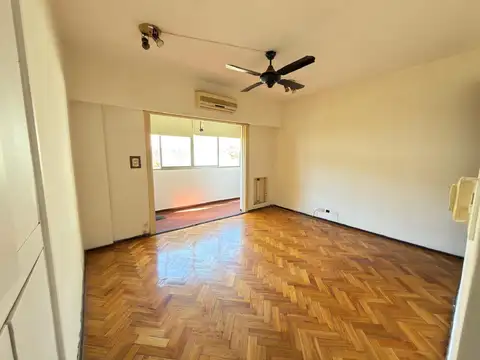 Venta departamento 2 ambientes luminoso con balcón y cerramiento - Apto profesional - Apto crédito !