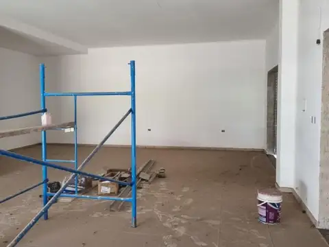 EXCELENTE LOCAL  A ESTRENAR DOBLE ALTURA