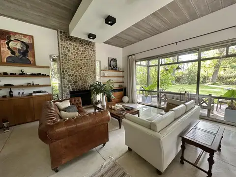 Casa 5 ambientes con 3 baños