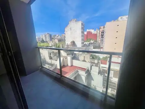 Monoambiente super luminoso con parrilla propia  - Caballito