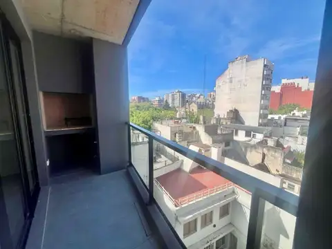 Monoambiente super luminoso con parrilla propia  - Caballito