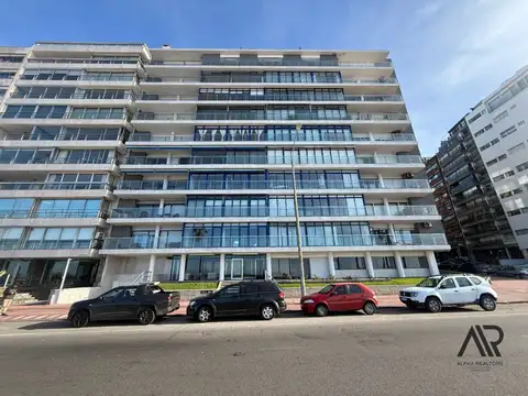 Apartamento en venta 3 dormitorios c/ cochera en Pocitos