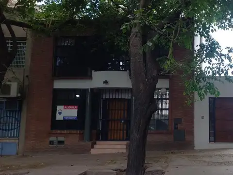 ALQUILER SALON + OFICINAS C/ESTACIONAMIENTO PROPIO