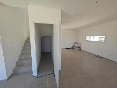Casa en Venta con 3 cocheras