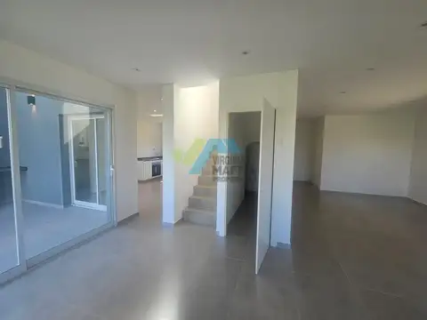 Casa 5 ambientes con 2 baños