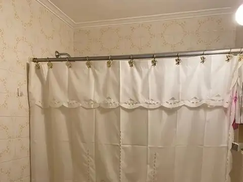 Excelente departamento de 3 ambientes a media cuadra peatonal y a tan sólo 1 cuadra del mar en edifi