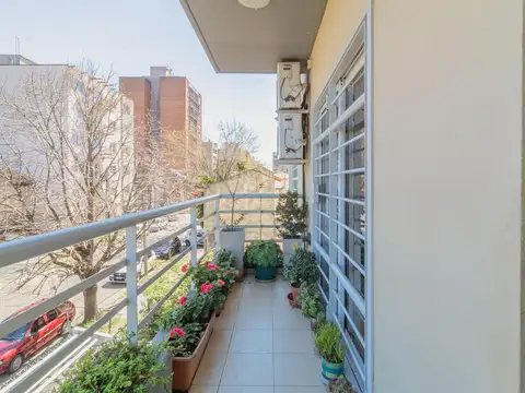 Venta Departamento semipiso de 3 ambientes con 1 cochera en Morón