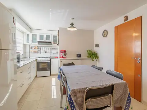 Venta Departamento semipiso de 3 ambientes con 1 cochera en Morón