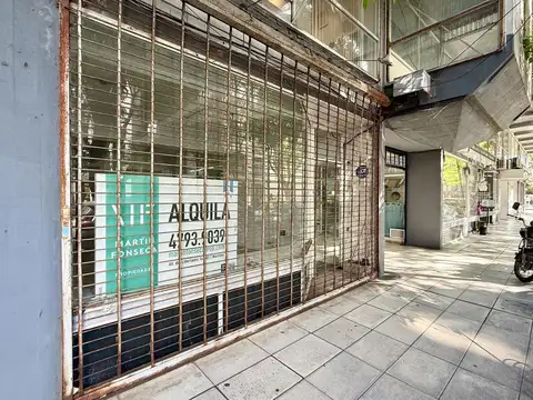 Local con vidriera a la calle en alquiler en pleno centro comercial de Martínez.
