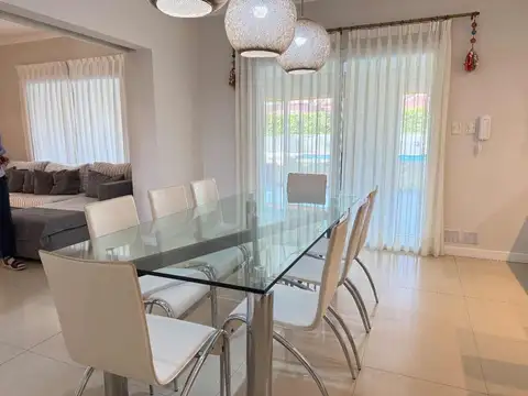 VENTA CASA EL TIPAL 4 DORMITORIOS CON PILETA