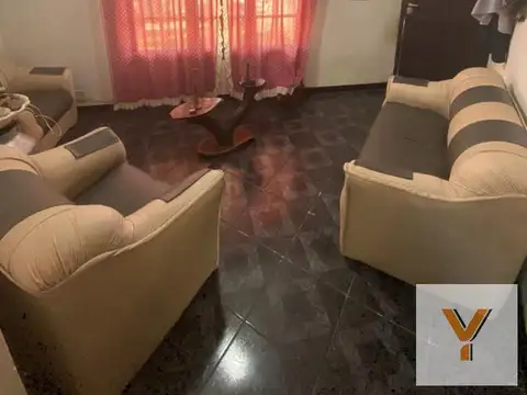 Casa en venta - 3 dormitorios 4 baños - Local - 200mts2 - Melchor Romero, La Plata