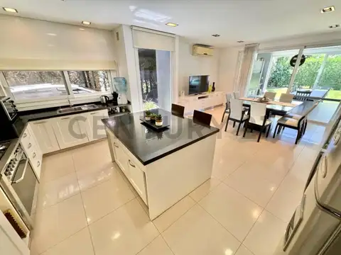 Casa 5 ambientes con 3 baños