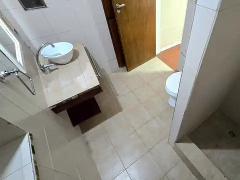 CASA 5 AMBIENTES MAS CONSULTORIOS Y TERRAZA