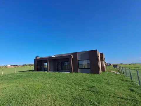 Casa en venta - 3 Dormitorios 2 Baños - Pinamar