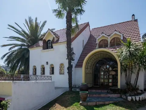 Casa en Venta con 4 cocheras