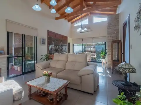 Casa en Venta con 1 cochera