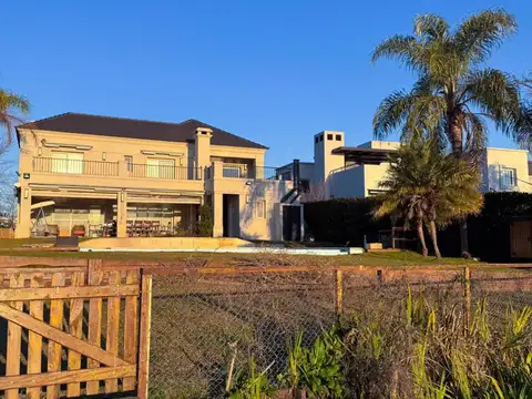 Casa en Alquiler de 4 dormitorios