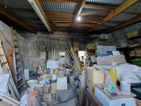 VENTA LOCAL CON DEPOSITO Y PATIO DESCUBIERTO - VVGG