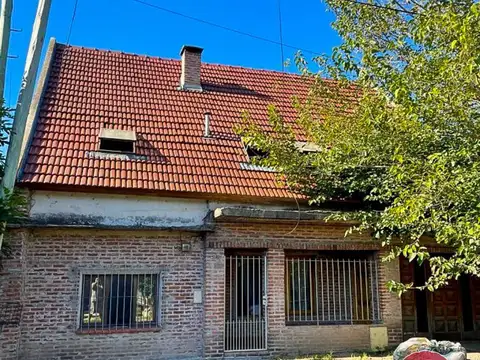 CASA 8 AMBIENTES EN VENTA EN EZEIZA