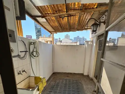 DPTO 2 AMB CON PATIO SOBRE AV LIBERTADOR 