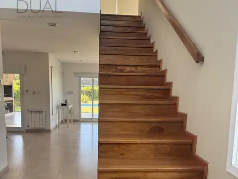 Casa 6 ambientes con 3 baños
