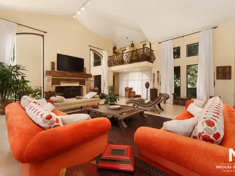 Casa 7 ambientes con 9 baños