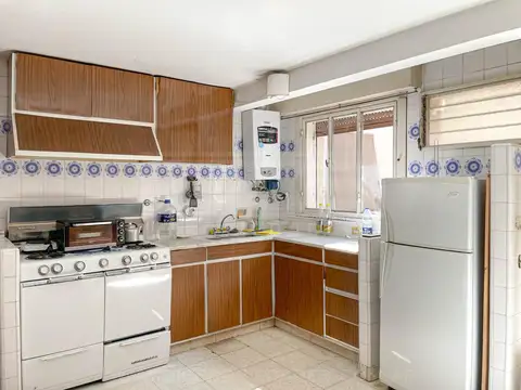 Casa 8 ambientes con 2 baños