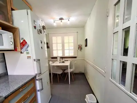 Casa 6 ambientes con 2 baños