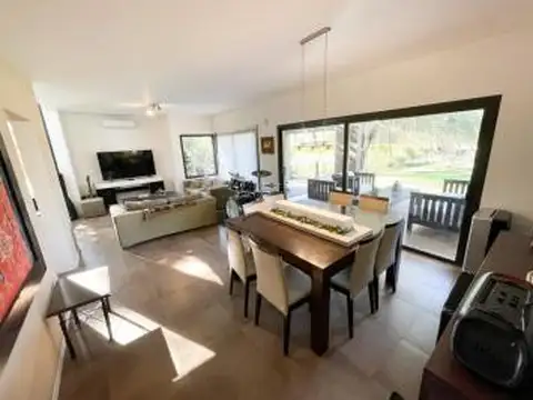 Casa en Venta en Barrio Cerrado "El Bosque"- lote Central - fondo espacio verde