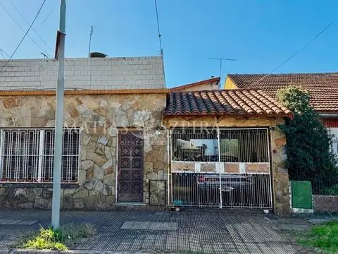 Venta, Casa, Castelar Norte, 3 Ambientes y Dependencias