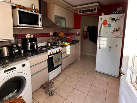 Casa 8 ambientes con 1 baño