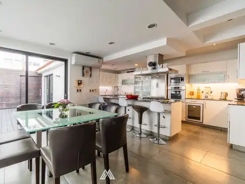 Casa 7 ambientes con 2 baños