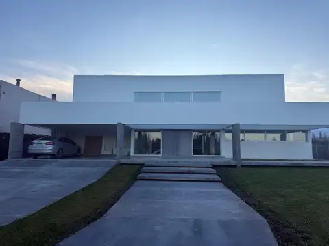 Terreno en Venta de 2030,0 m2