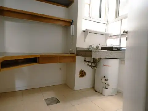 Solo Oficina I no es vivienda I 1er piso x escal