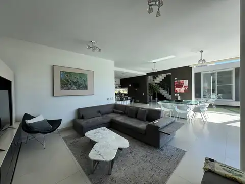 Casa 6 ambientes con 6 baños