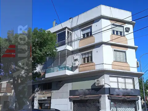 Departamento de 3 amb al frente c/balcon  2do. x escalera - Ideal inversor (Alquilado)