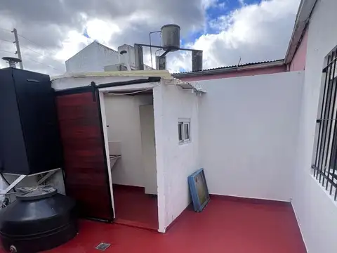Depto Tipo Casa en Alquiler en Los Hornos, $ 420.000