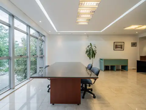 Edificio comercial - 4 Plantas - Subsuelo - Cocheras - Terraza