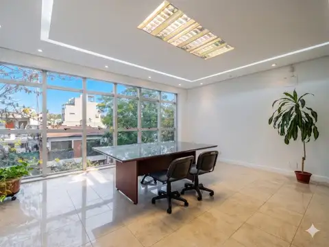 Oficina en Venta con 6 cocheras