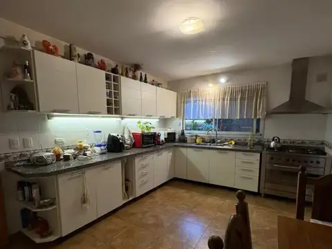 Casa en Venta con 3 cocheras