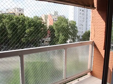 Excelente departamento 2 amb con parque, en el corazón de Villa del Parque.