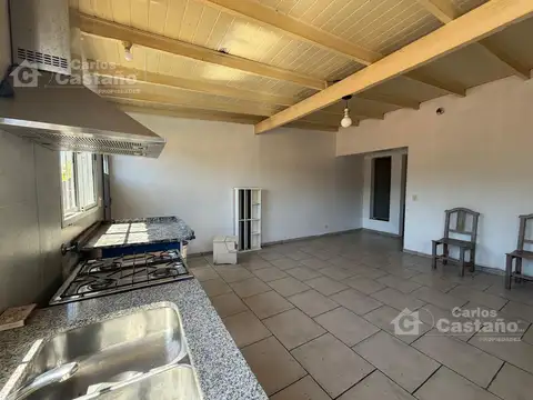 Depto Tipo Casa en Alquiler con 1 cocheras