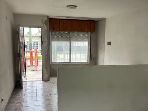 Depto Tipo Casa en Alquiler con 1 cocheras