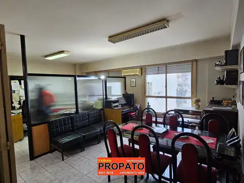 Oficina comercial de 35m2 totales al lateral en excelente ubicacion!!